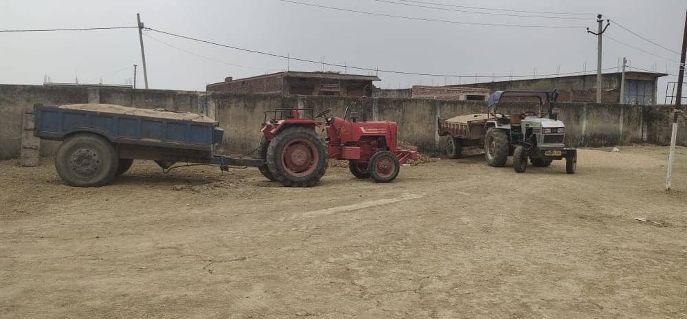 मुख्यमंत्री के तेवर का असर : हैदरनगर में अवैध बालू लदा दो ट्रैक्टर जब्त