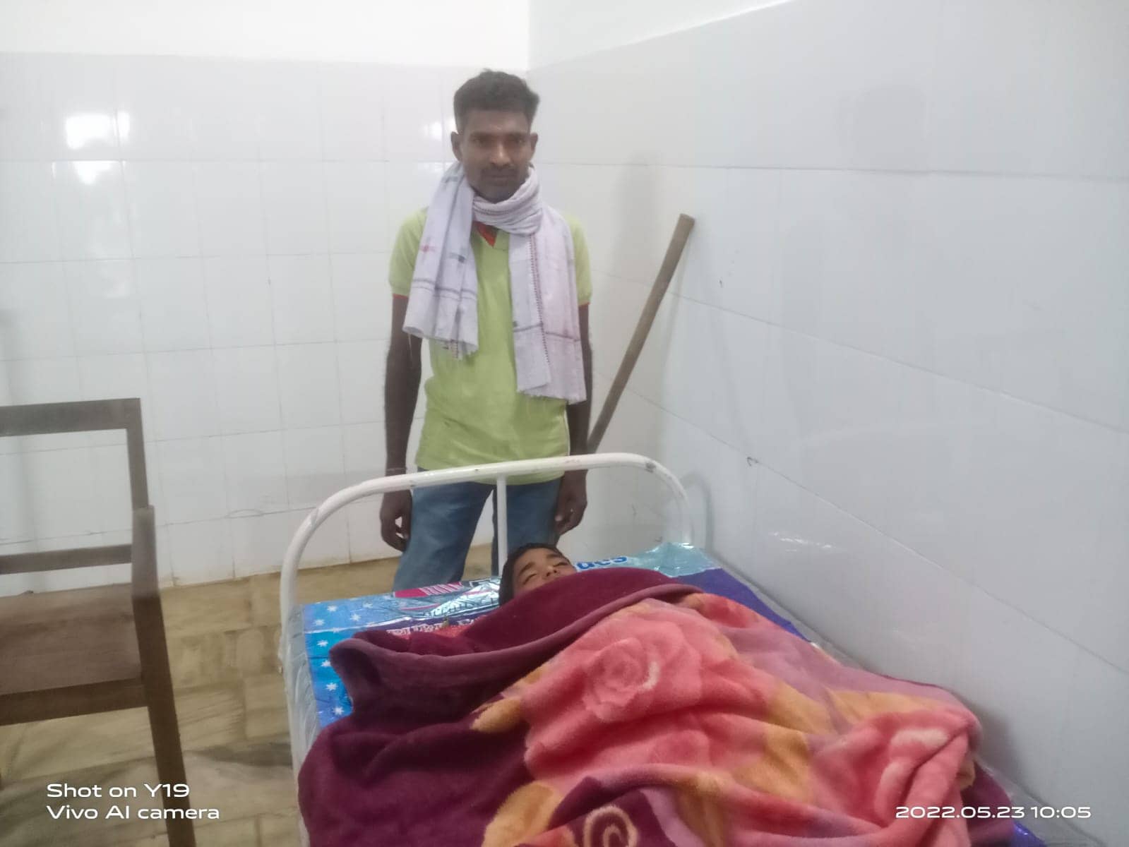 विषैले सांप ने मां-बेटे को डसा, बेटे की मौत, मां की हालत गंभीर