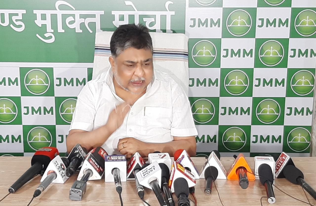 भाजपा सांसद के ट्वीट पर झामुमो ने उठाया सवाल, पूछा - कार्रवाई से पहले कैसे मिलती है सूचना
