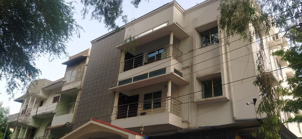 झारखंड में लूट : चार घन्टे से CM के करीबी प्रेम प्रकाश के घर पर ईडी की छापेमारी जारी, पैसे और दस्तावेजों की हो रही जांच