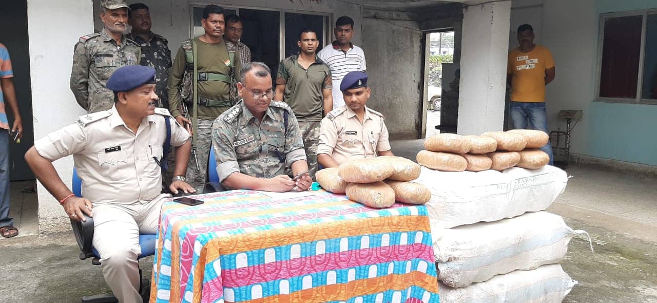 गिरिडीह पुलिस की बड़ी सफलता,102 किलो गांजा के साथ दो तस्कर गिरफ्तार