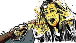 एसिड अटैक : शादी से मना करने पर प्रेमी ने युवती पर फेंका तेजाब, हालत गंभीर