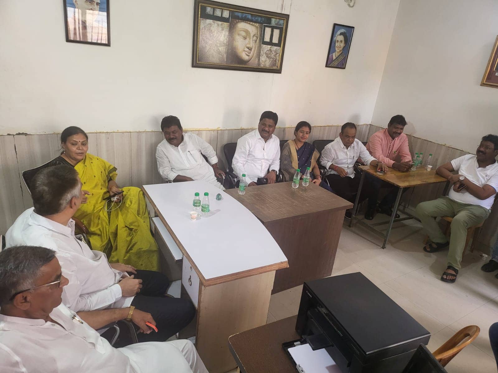 BREAKING : झामुमो के फैसले से कांग्रेस में भारी नाराजगी, विधायकों और नेताओं के साथ रणनीति बनाने में जुटे प्रदेश प्रभारी