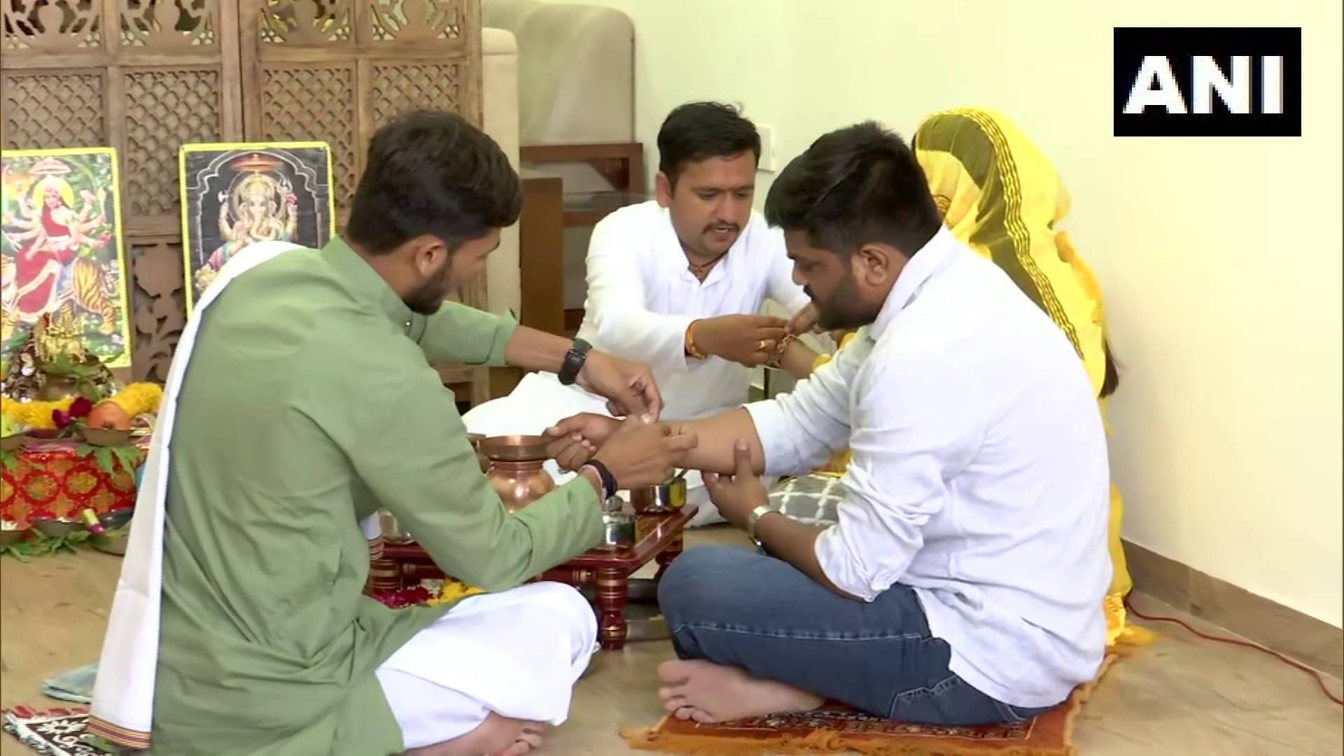 "A Small Soldier": भाजपा में शामिल होने से पहले हार्दिक ने किया ट्वीट , फिर की पूजा-अर्चना