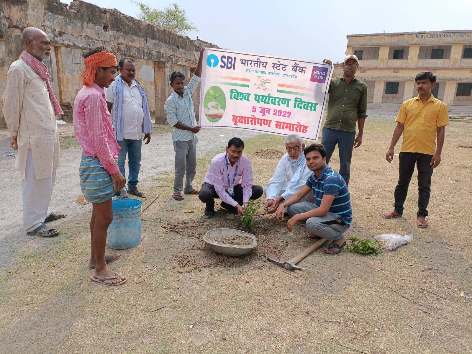 PALAMU: पर्यावरण दिवस पर जगह-जगह किया गया पौधरोपण, छाई हरियाली