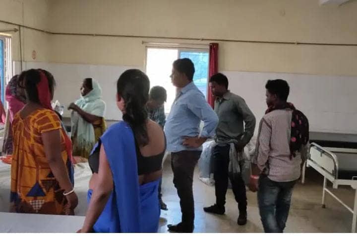 लातेहार में जहरीला जंक फुड रिंग्स खाने से 4 बच्चे हुए बीमार, एक की मौत