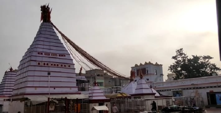 भादो पूर्णिमा पर बासुकीनाथ धाम में फौजदारी बाबा के दर्शन के लिए उमड़ी श्रद्धालुओं की भीड़