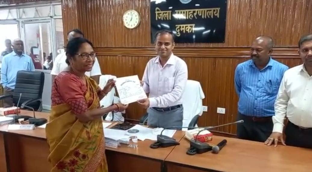 दुमका जिला परिषद की नई अध्यक्ष बनीं जोयेस लुप्सी बेसरा