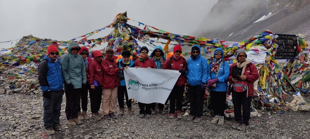 दर्जनभर महिला जांबाजों ने माउंट एवरेस्ट सहित 8 पर्वतों पर फहराईं विजयी पताकाएं - मिली बछेंद्री पाल की अगुवाई