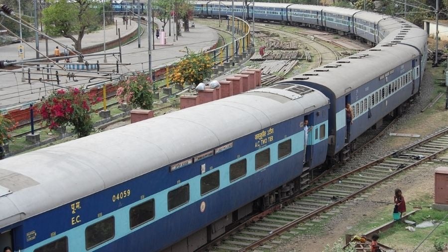 धनबाद से जाने वाली इन रेलों को किया गया रद्द, रांची-पटना जन शताब्दी भी कैंसिल