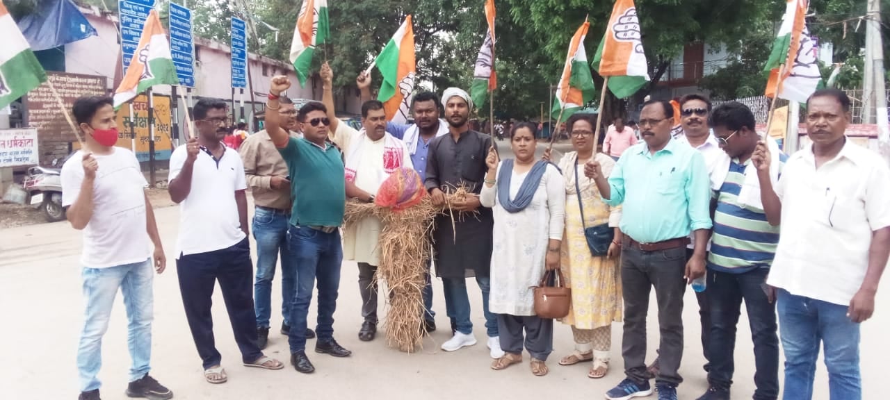 सरकारी एजेंसियों के दुरुपयोग के खिलाफ सिमडेगा कांग्रेस ने किया प्रदर्शन