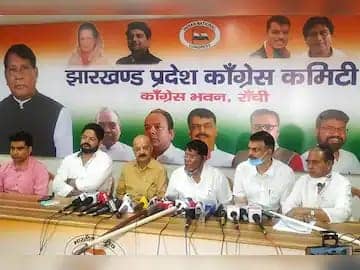 मोदी सरकार की नीतियों के विरुद्ध कांग्रेस का दिल्ली में सत्याग्रह, प्रदर्शन में शामिल होने झारखंड से भी नेता रवाना