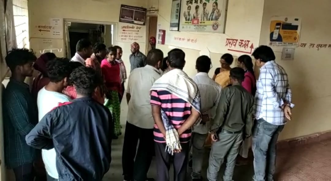 आसमानी बिजली से एक महिला की मौ'त, गम्भीर रूप से झुलसी दूसरी औरत रिम्स रेफर, 6 बच्चे भी चपेट में आये