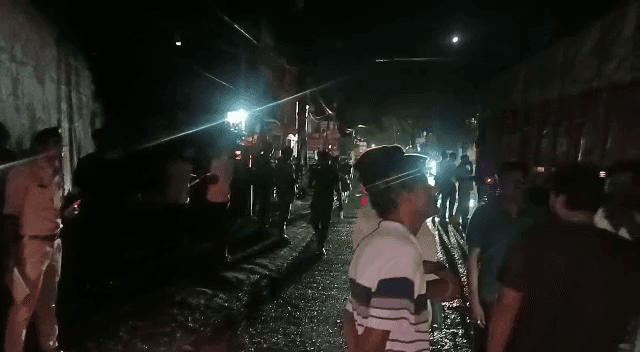 LOHARDAGA): देर रात रेलवे डिवाइडर से टकरा गया बारह चक्का ट्रक, धंस गया बोनट- इसके बाद क्या हुआ जानिये