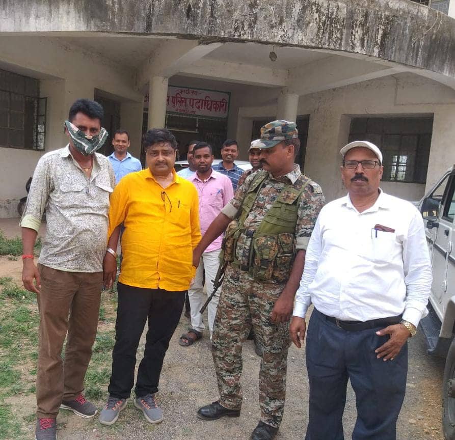 एसडीपीओ के रीडर को आठ हजार घूस लेते एसीबी ने किया गिरफ्तार