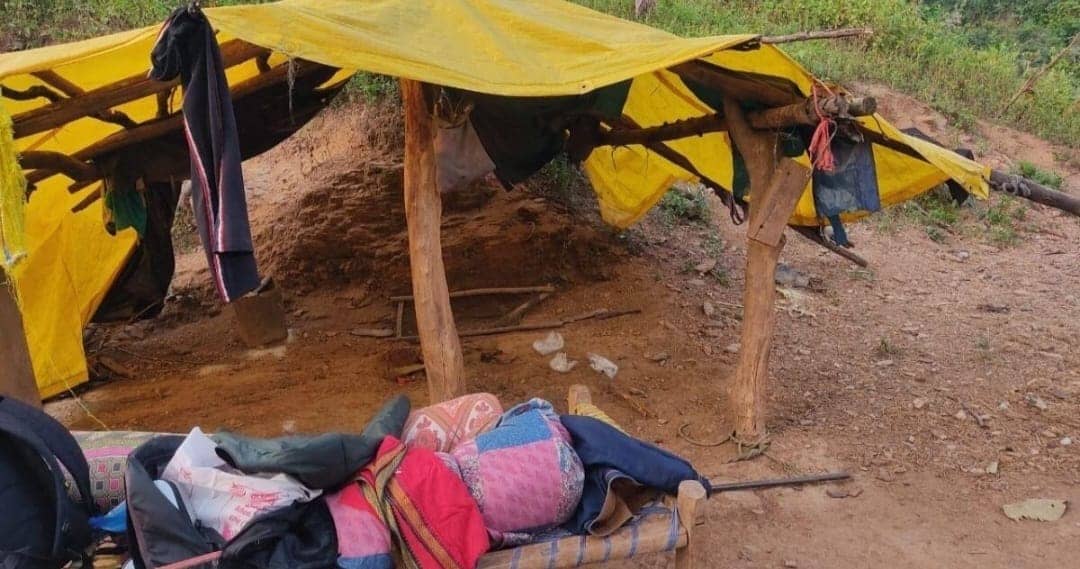 BREAKING : पीएलएफआई के तीन उग्रवादी गिरफ्तार, मोबाइल और नक्सली पर्चा बरामद