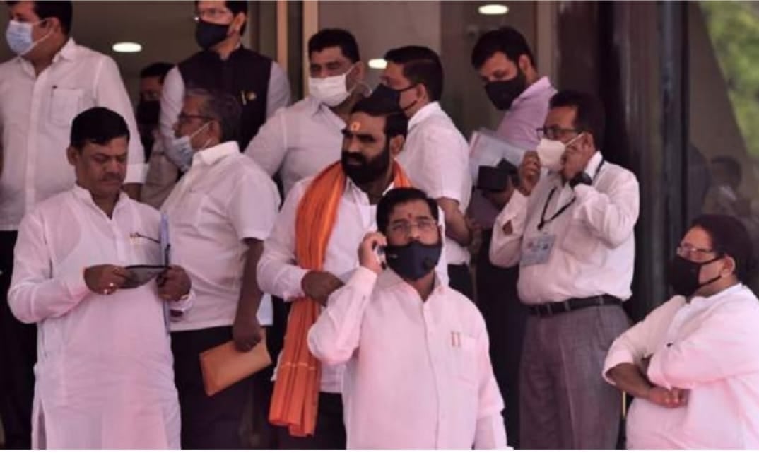 महाराष्ट्र संकट: डिप्टी स्पीकर ने 16 बागी शिवसेना विधायकों को नोटिस भेजा