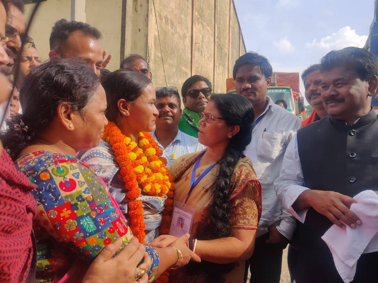 मांडर उप चुनाव: 16 वें राउड तक कांग्रेस आगे- गंगोत्री ने स्वीकार की हार नेहा को दी बधाई