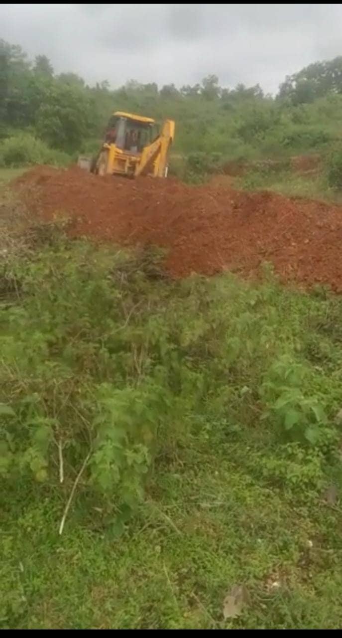 सोनुवा में मनरेगा कार्य के दौरान चला जेसीबी, बीडीओ ने दिया जांच का निर्देश
