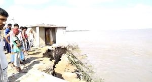 कोसी नदी ने मचाई तबाही, लोग पलायन को मजबूर, प्रशासन से नहीं मिल रही मदद