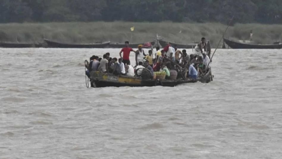 मोतिहारी में नाव डूबने से 20 लोग लापता,एक की मौत