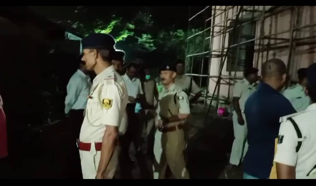 विकास भवन स्थित माध्यमिक शिक्षा उपनिदेशक के कार्यालय में लगी आग , मची अफरा-तफरी