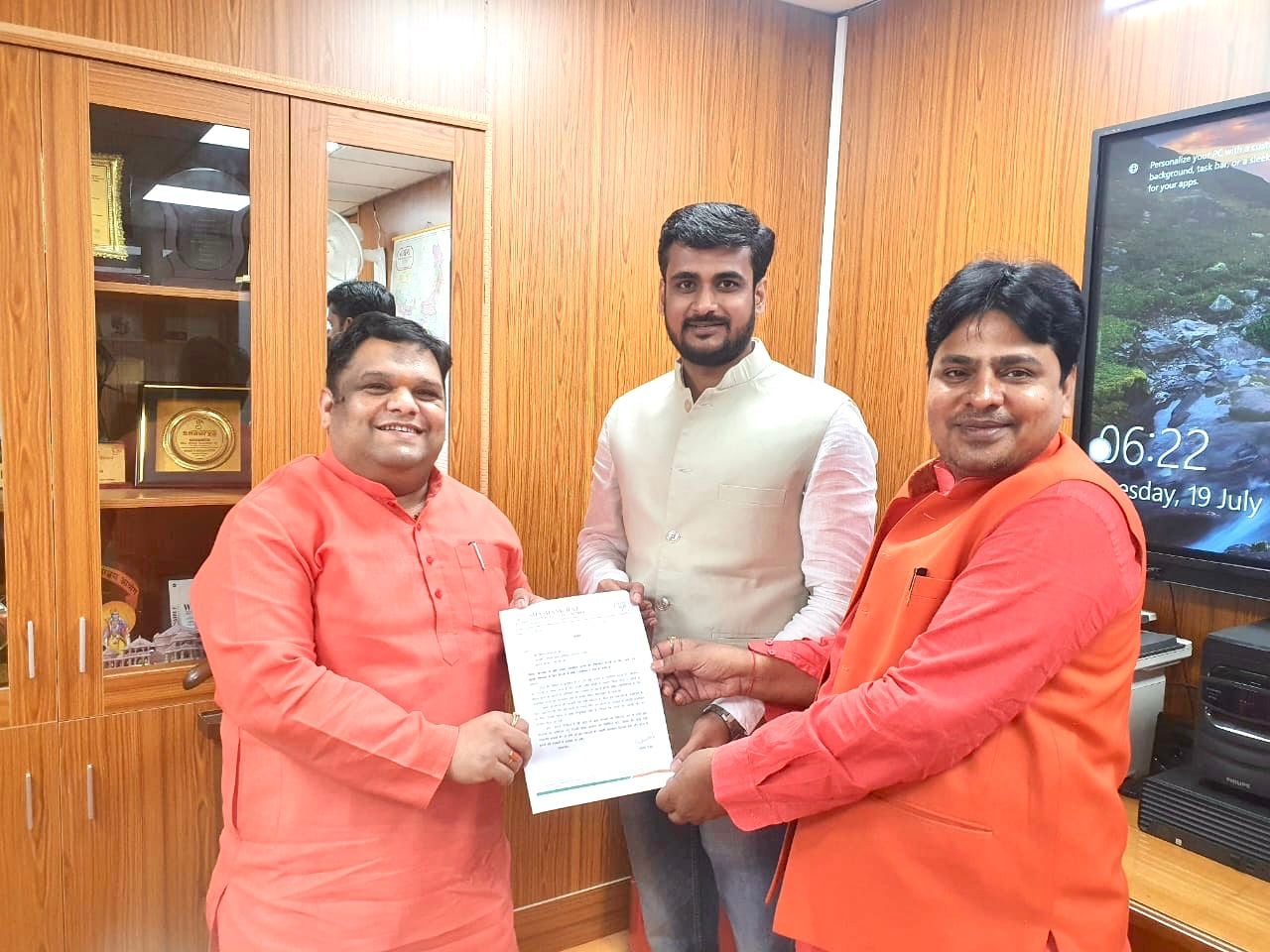 ट्रैफिकिंग रोकने के लिए फ़र्ज़ी कंसल्टेंसी पर लगे पाबंदी, बाल अधिकार संरक्षण आयोग के अध्यक्ष से मिले भाजपा नेता