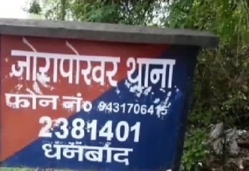 काम कराकर पैसा नहीं देने की शिकायत पर कैफ़े संचालक हिरासत में