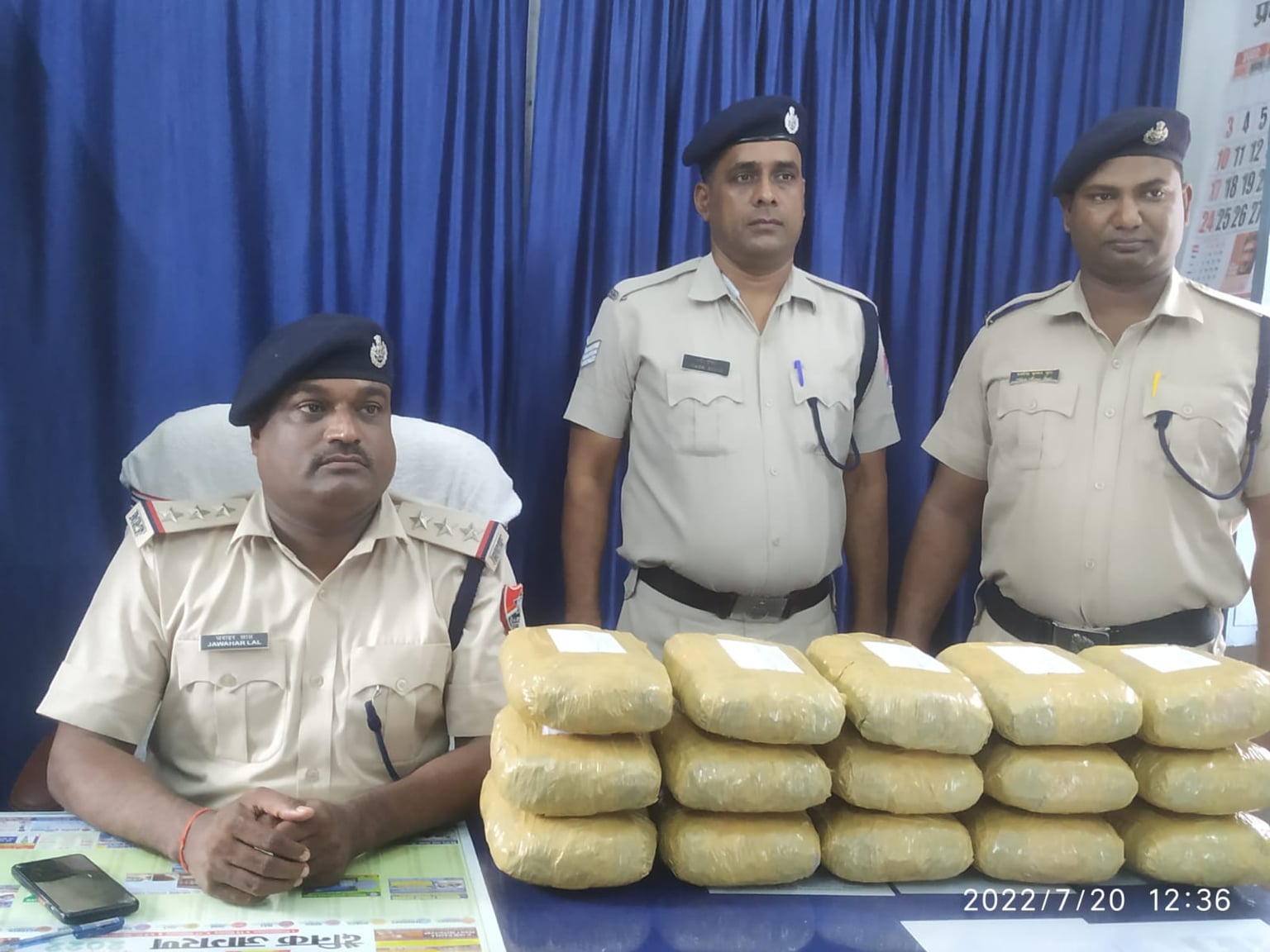BREAKING : नीलांचल एक्स्प्रेस से14 किलो गांजा और 10 बोतल विदेशी शराब बरामद