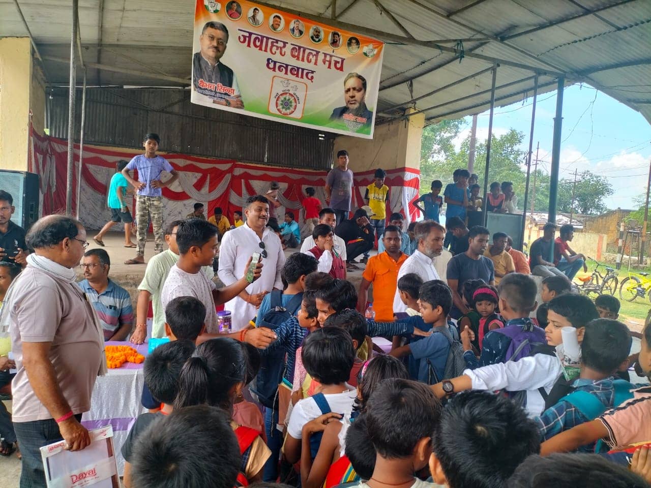 मुनीडीह में बच्चों ने बनाई चित्रकला, पाया पुरस्कार