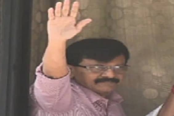 BREAKING: शिवसेना नेता संजय राउत को ED ने हिरासत में लिया