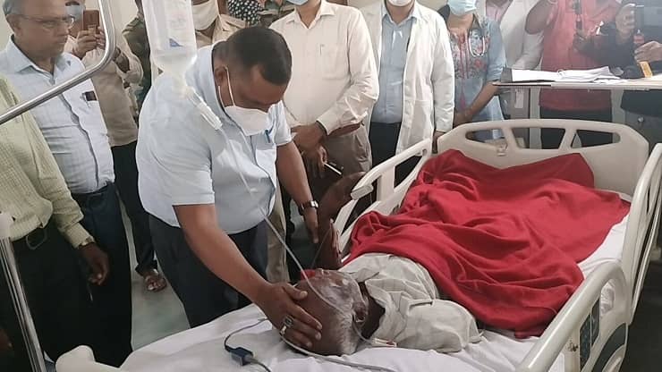 पद्मश्री सिमोन उरांव से मिलने RIMS पहुंचे स्वास्थ्य मंत्री बन्ना गुप्ता, प्रबंधन को लगायी फटकार