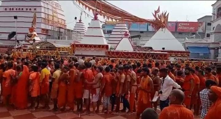 सावन की तीसरी सोमवारी: बोल बम के जयकारों से गूंज उठा बाबा बासुकीनाथ धाम