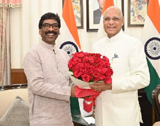 राज्यपाल रमेश बैस से मिलने राजभवन पहुंचे CM हेमंत सोरेन, 75 वें जन्मदिन की दी शुभकामनाएं