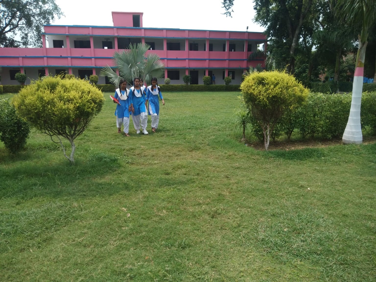 इस सरकारी स्कूल का कैंपस यूनिवर्सिटी को भी करता है फेल, व्यवस्था देख दांतों तले दबा लेंगे उंगली