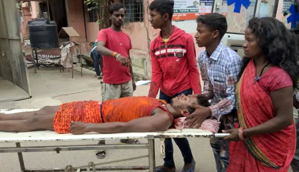 पिकअप वेन और स्कॉर्पियो में जबरदस्त टक्कर, दो कांवरिया घायल