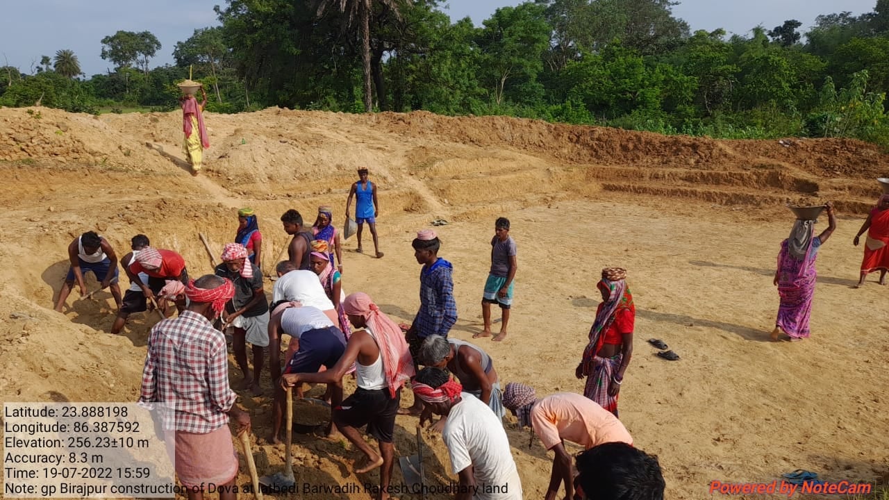 मनरेगा में काम तो किये लेकिन तरस रहे हैं भुगतान को , जानिए कहां का है मामला