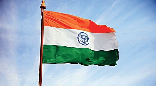 तिरंगे के तीनों रंग के क्या हैं मायने, ध्वज के बीच चक्र के इतिहास को जानिये