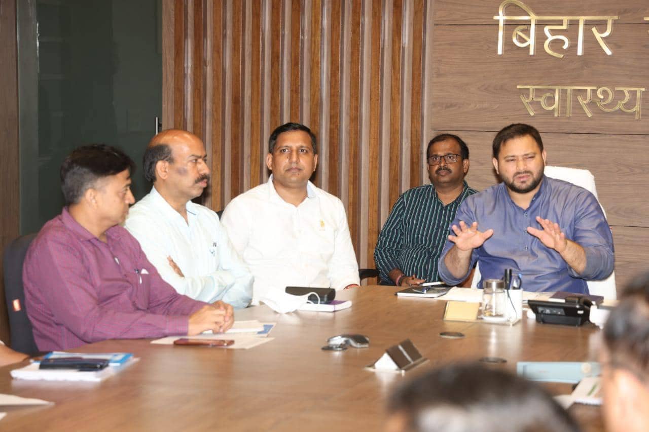स्वास्थ्य विभाग की समीक्षा बैठक में सलाहकार लेकर पहुंचे डिप्टी सीएम तेजस्वी, भाजपा ने सीएम नीतीश से मांगा जवाब