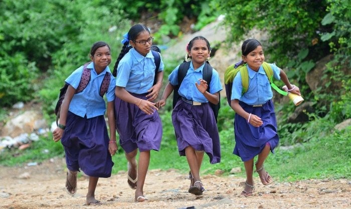 धन से आबाद धनबाद में सरकारी शिक्षा का हाल देखिये हुजूर -159 स्कूलों में 25 से कम बच्चे