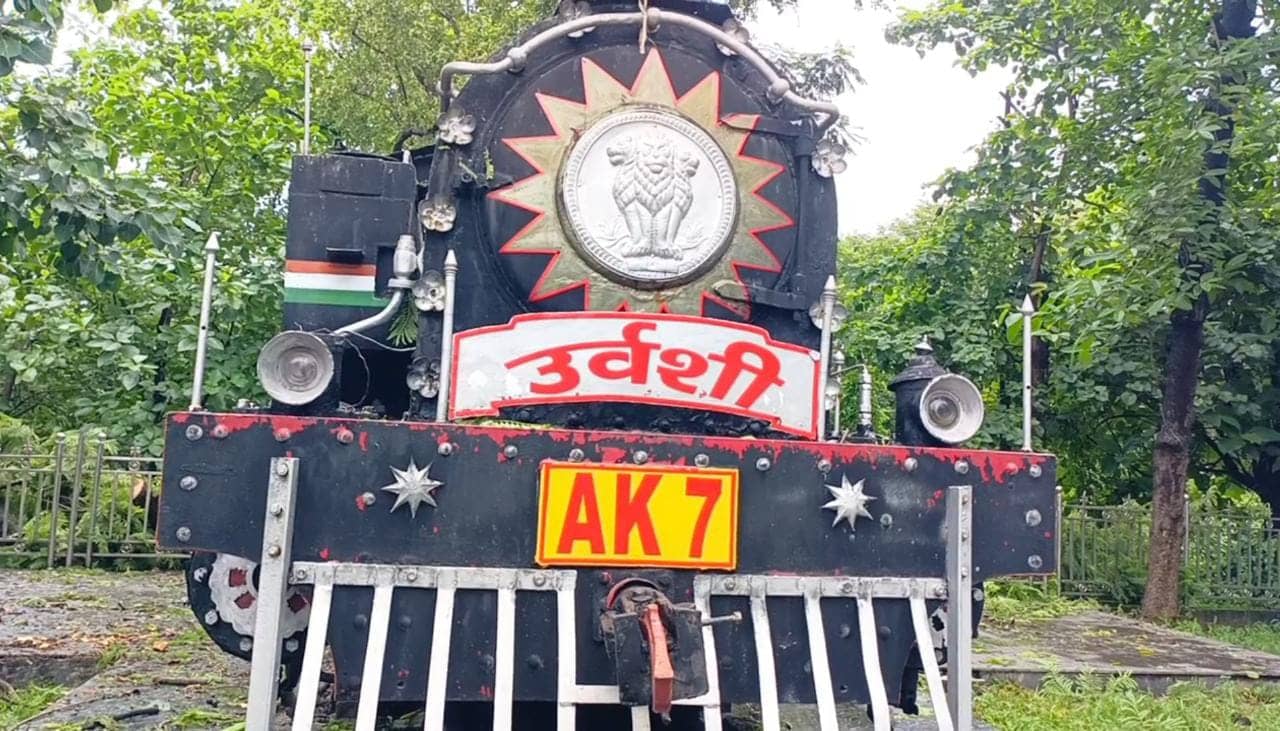 कौन है उर्वशी जिस पर पेड़ गिरने से धनबाद रेल मंडल में मचा हड़कंप, जानिए