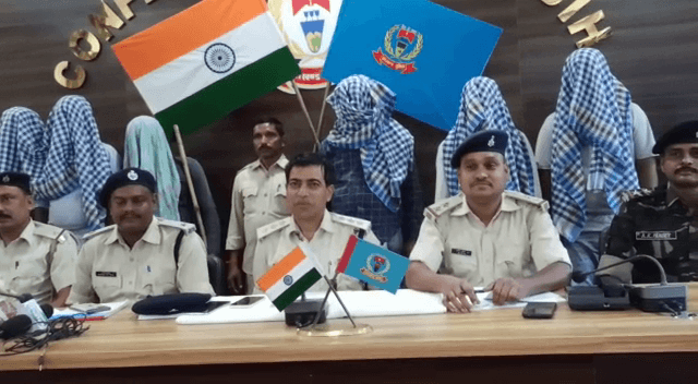 गिरिडीह : गाड़ी के डैशबोर्ड के नीचे छुपाकर की जा रही थी शराब की तस्करी, सात गिरफ्तार