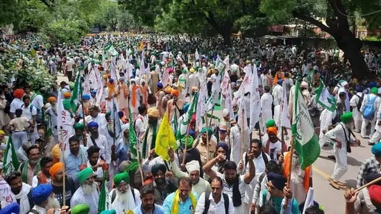 दिल्ली में किसानों की महापंचायत, बिना पुलिस की अनुमति के दिल्ली पहुंचे सैकड़ों किसान