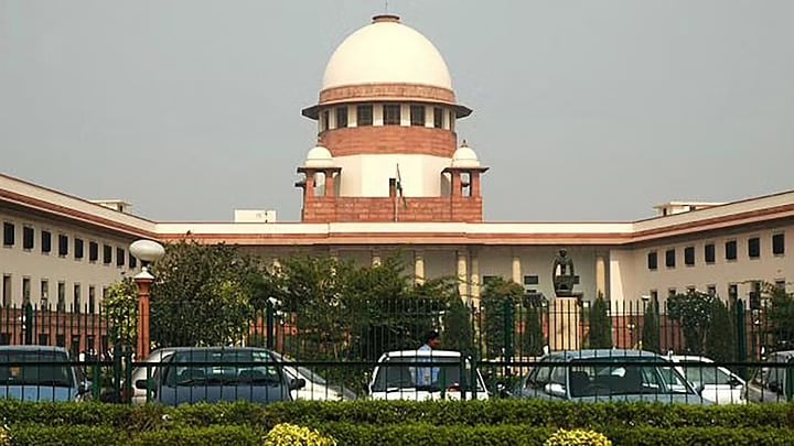 दिल्ली सरकार और केंद्र के बीच खींचतान पहुंची सुप्रीम कोर्ट, अब पांच- न्यायधीशों की पीठ सुलझाएगी मामला