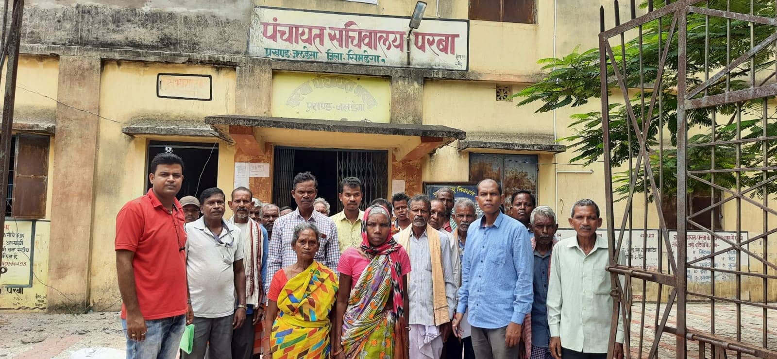 हाथियों के उत्पाद से परेशान ग्रामीणों के बीच सरकार ने बांटा 27 लाख से अधिक मुआवजा