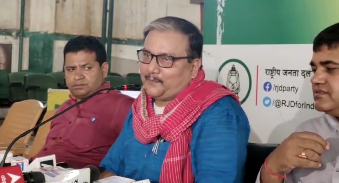 सीबीआई के साथ मीडिया को आरजेडी ने दी चेतावनी, कहा अगर खबरों का खण्डन नहीं किया तो मानहानि का करेंगे केस