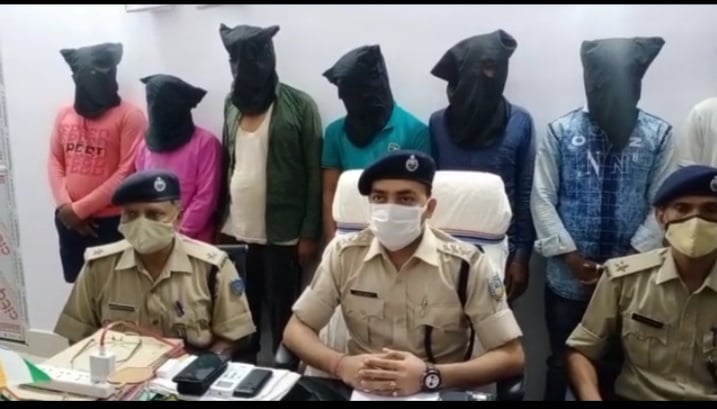 देवघर में सात शातिर साइबर अपराधी धराए, जानिए कैसे खाते से पार करते थे रकम