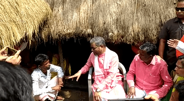 दुमका में दुष्कर्म और हत्या मामला: पीड़ित परिवार से मिलने पहुंचे बाबलूलाल मरांडी, सरकार पर लगाए संगीन आरोप, जानिए क्या