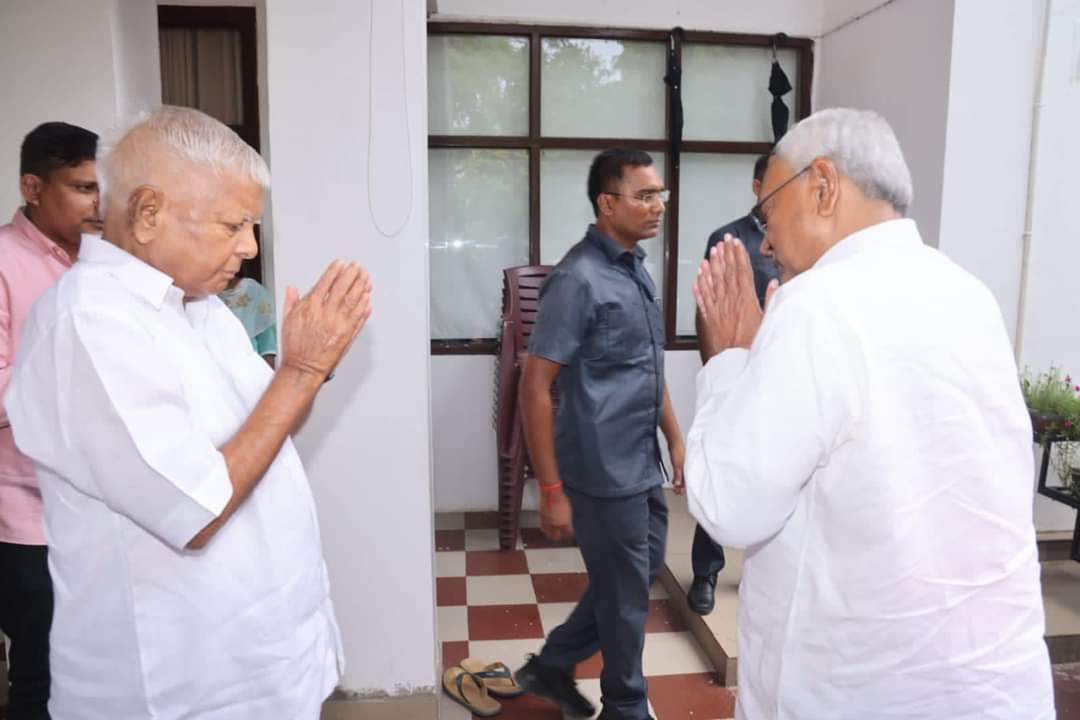 दिल्ली जाने से पहले नीतीश का लालू प्रसाद से मिलना, जानिये कौन-कौन से गुर समझे होंगे