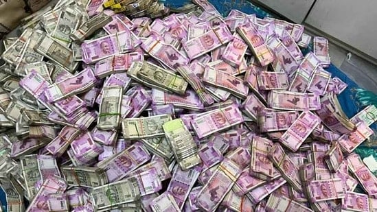 ईडी को नोट गिनने के लिए आठ से दस मशीन मंगानी पड़ी, जानिये छापे में कितने बरामद